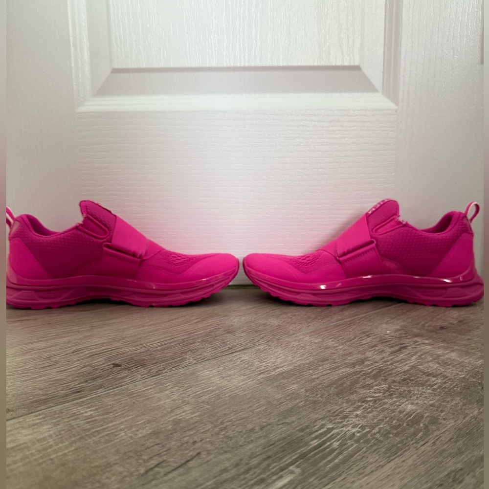 Women's Vibrant Pink Tiem Spin Shoes - Picture 3 of 6